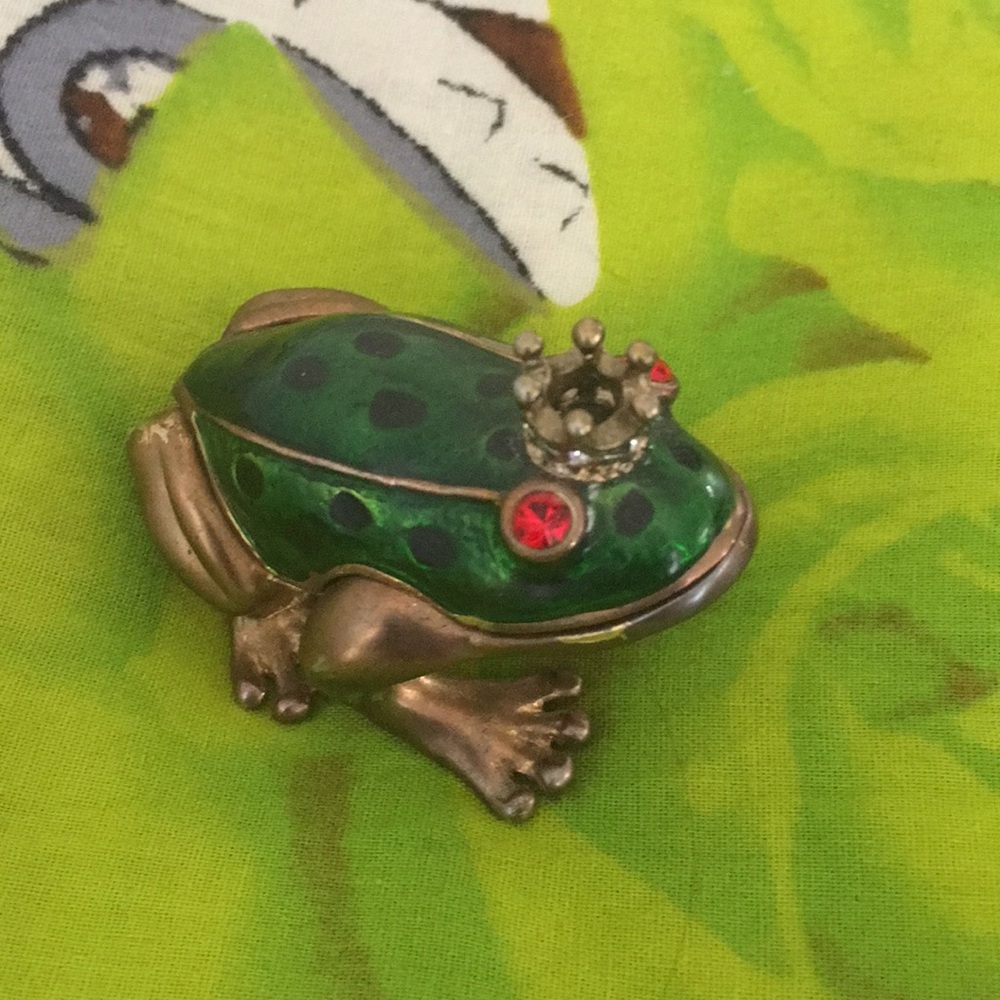 Frog trinket box